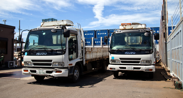 大型ダンプ車×2台